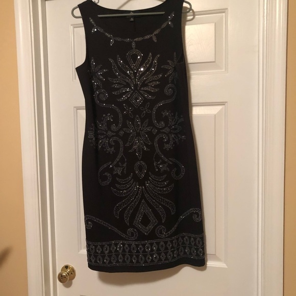 Black dress - Picture 4 of 4